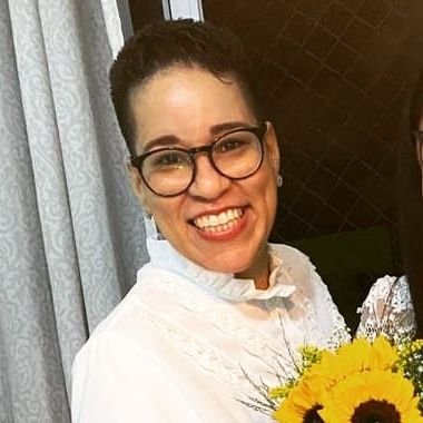 Professora, sonhadora e idealizadora de um mundo melhor.