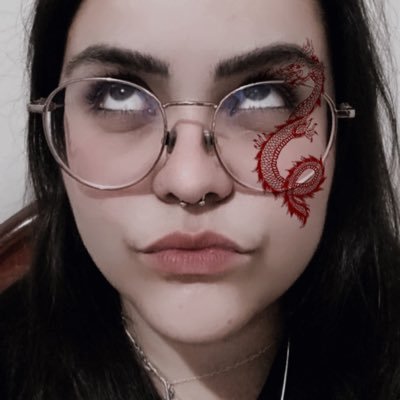 -Na dúvida se sei um pouco de tudo ou muito de nada. -Eu conto uns causo. -Comentarista da vida alheia. -Sommelier de tweets.✨