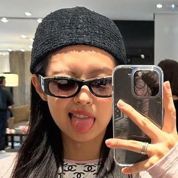 jnkthvy's profile picture. taehyung and jennie is the zendaya and tom holland of kpop.
