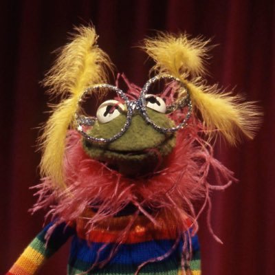 I hate the muppets bcuz of the Pig girl, she was disgusting, i hate her with my life, she doesnot leave the lizard alone. they/he