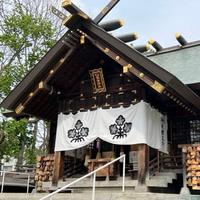 札幌諏訪神社の公式アカウントです。神社の情報や何気ない日々を投稿しております。   社務所　午前9時〜午後５時                       電話　　011-711-0960
