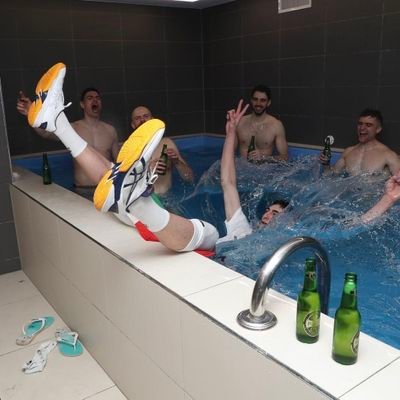 🐸 *So raise your glass if you are wrong in all the right ways* 🏐 INFJ-T
*Siamo venuti qua con una promessa*(💙💛24/03/21)