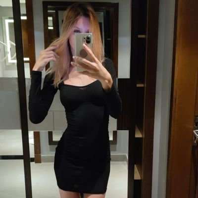 Streamer (500k subscribers on https://t.co/iHe0MYCP2o), model and love fitness girl