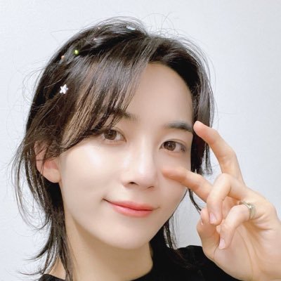 helloseonghwa's profile picture. caratiny dual citizen