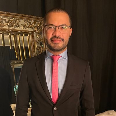 Alguém que busca ajudar a construir um mundo melhor | Doutorando - Direito (UnB) | Professor universitário, pesquisador | Advogado | Opiniões pessoais ✊🏾🏳️🌈