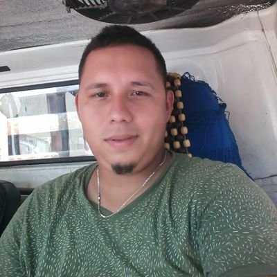 soy un revolucionario a mucho honor para luchar contra lo que le hace daño a Colombia