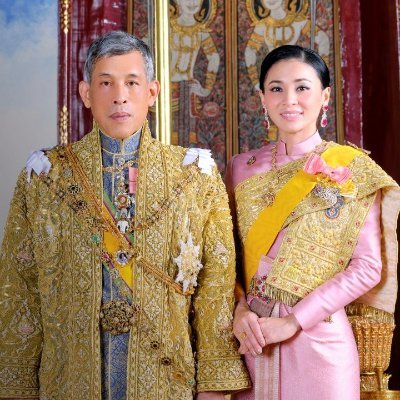 เรารักในหลวง เรารักพระราชินี เรารักสถาบันพระมหากษัตริย์