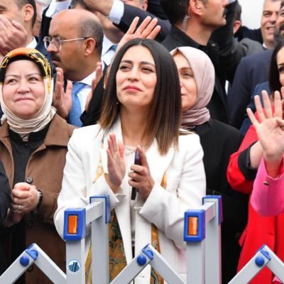 Ak Parti Genel Merkez Kadın Kolları Başkan Yardımcısı - Yerel Yönetimler  Başkanı- Mimar