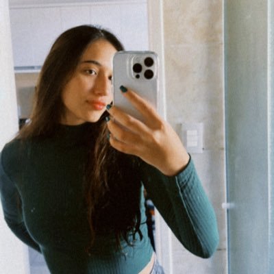 larisiqueirafs's profile picture. 