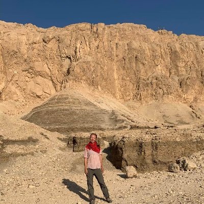 🎓Egyptology MPhil student at @Cambridge_Uni ///  BA from @aberdeenuni 
🏺Interested in archaeology, Egyptology, museum studies, and object-based research