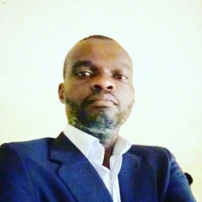 Fils de Kadima et de Lusamba, père et époux ,Maître Mack Kadima a une Licence en Droit Public Internal/UNILU, 2005.Polyglotte et a 3 pubtions,Ass.à l'UNITSHI