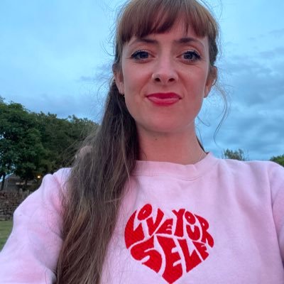 Cool mum. Football for all. Spurs. Ex Tottenham Ladies player. Primary school teacher. Msc sports coaching @leedsbeckett. get kids to be confident being active.