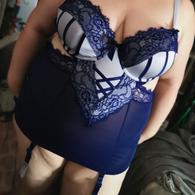 I'm just your hot next door neighbour BBW milf trying to make rent come and see how far I go 😉
DM open
Tips very much appreciated
content on request as well