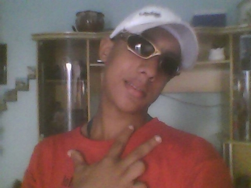 eu curso o insino medio thenho 16 anos sou moreno gosto de jogar bola 
e gosto de malhar