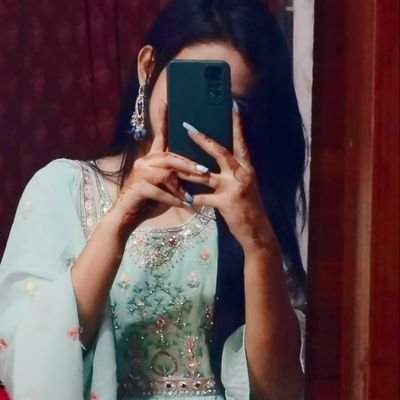 simple girl with simple lifestyle ❤
🇧🇩Bangladeshi 🌻
🔰BTS ARMY🔰
Haters keep distance 🖕
Bollywood lover🖤