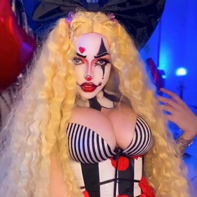 Just a small clowngirl in a big silly world! Follow my OnlyClowns link for $5/month and tons of freebies!
