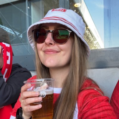 27-årig lærerinde med aalborgensiske aner, som er tosset med fadøl, far-rock og fodbold. Tweeter primært med det bolsjestribede hjerte. 🔴⚪️🔴 #SuperAaB