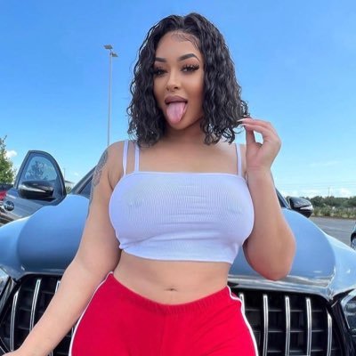 100% Natural🍑🥺💕 Host📲Gamer 📣🎱👀😊& Highlights 🙈🥺 Twitter-& Facebook OF 🍑SnapChat 9 👻