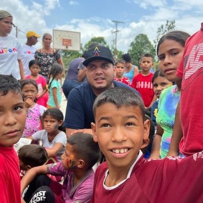 Bolivariano, trabajador
Viceministro de Masificación Deportiva @masificadeporte  @juventudydep
Leales a #Chávez 
Resteado con @nicolasmaduro 
#TeamJLT ✌️