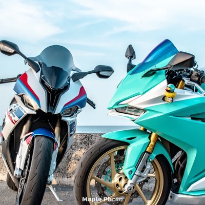 Tiffany Blueの #cbr250rr と普通の #s1000rr  📷Nikon z50 Instagram↓