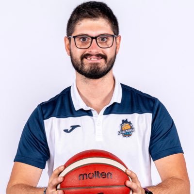 Entrenador Superior de Baloncesto (CES'18). Profesor de Educación Física en Andalucía