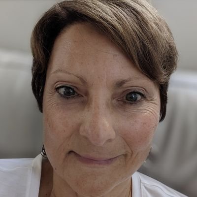 Book blogger and reviewer 🇨🇦. You will find me at https://t.co/iroTClAVXZ and Instagram @BooklyMatters. DM me for review requests 📖.❤️