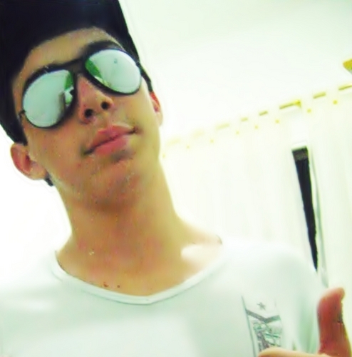aaah . entao quer saber tudo sobre minha vida ? simples da . Seguir aew ;D
