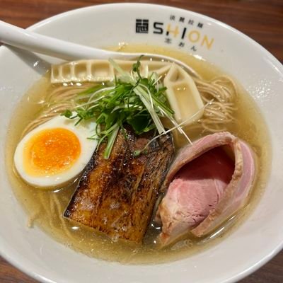 一口飲んでほっと落ち着くスープを意識してます(^ω^)

定休日　火曜日
平日土曜
11時30～15時
17時30～22時
日曜祝日
1130～15時
17時30～20時
ラストオーダーは30分前頃です。
(食材切れの場合はそこで閉店)
券売機は現金対応千円札のみです。
ベビーカーでも大丈夫です