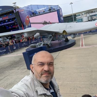 cengizsanyilmaz's profile picture. Geçmişi özlüyor,  bugüne şükrediyor, yarından endişe ediyorum.

Ayrıca;
Menfaati bitenin muhabbeti de biter.