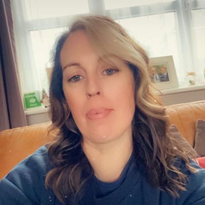 Candy Hart ❤️(Book Reviewer/Blogger) ❤️📚🦩 Profile