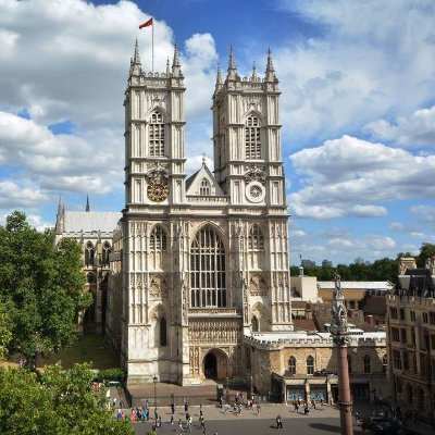 A royal church offering daily services for all and a World Heritage Site with over a thousand years of history.