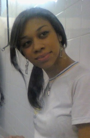 Super Amiga QuandO Merece...Chata quandO é Chata ComigO, Legal QuandO é Legal ComigO...Timida QuandO Naum ConheçO....Brincalhona,Feliz e etc..K ;*