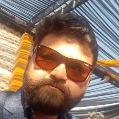 बहुत मुश्किल है समझना मुझे
कभी कभी खुद उलझ जाता हूं