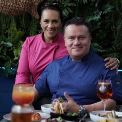 🥂Restaurantero Mexicano🇲🇽 @elcorazondelm 🍽️Tragón Profesional🥘Cocinamos y servimos platillos con mucho corazón 💙🌊🙌🏻 Hijo, Esposo y Padre Bendecido⭐️