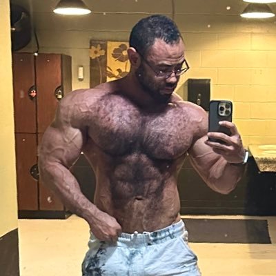 18+ NSFW Black/Asian shortie growth pig all about getting huge. Cum and support my muscle growth!