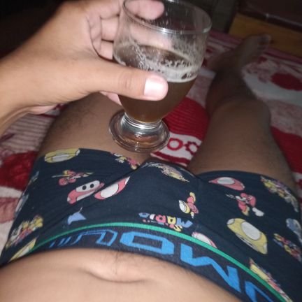 moreno, varonil, versatil, amante de los 🐻🐻‍❄️🐼 OSOS, solo mayores de 25 varoniles. interesado en trios orgis etc. jejeje cuanto con luga Stcz-La Guardia