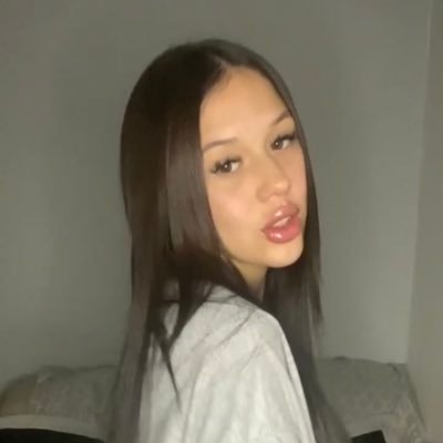 lenaa_nudeuse's profile picture. je vends mes nudes et vidéo de moi 🔞 venez privé pour les tarifs 😏🥰