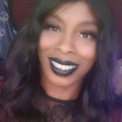 PrettyLuvQue's profile picture. 