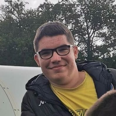 Étudiant en Science Politique | Éducateur bénévole de football | Citoyen engagé