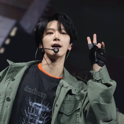 urneuboyfriend's profile picture. i will be like a ghost on ur tl