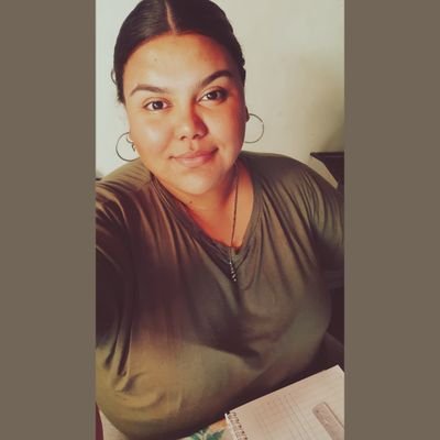 EmiiZamp9's profile picture. Twitter bigote.