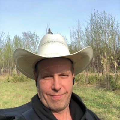 single dad living life to its fullest. I am 51 years old and I live in south western Alberta Canada and I am a crane and rigging supervisor.