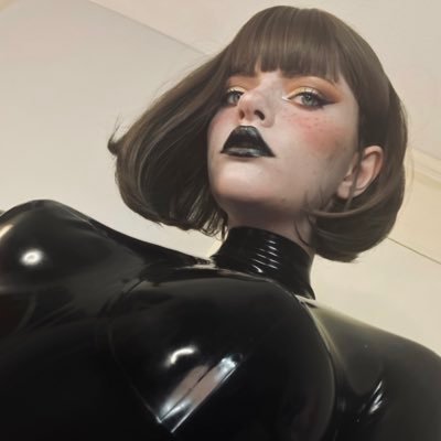 I’m 21,  petite British egirl🇬🇧Bad dragons🐲Switch🔁Tongue, mouth, spit, drool, latex, PVC, cosplay, fantasy toys, implied nudity, roleplay & more👅18+ only🔞