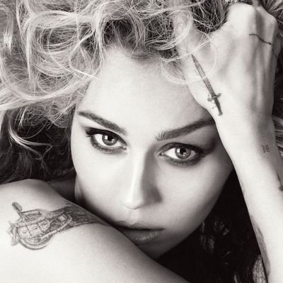 Miley Cyrus Updatesさんのプロフィール画像