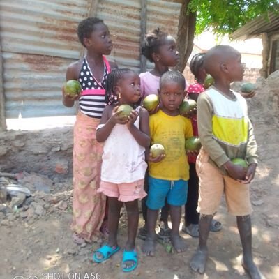 I'm Ansu Dampha from the Gambia 🇬🇲 located in West Africa The village call Santa su me and my younger siblings children's 😭🙏 we need helps hands for us 😭🙏