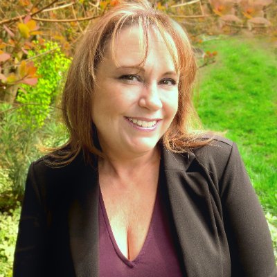 As a long time Oregon resident, currently residing in Tualatin,
Misty was raised in Hillsboro where she graduated from
Hillsboro High School. Knowing Portland M