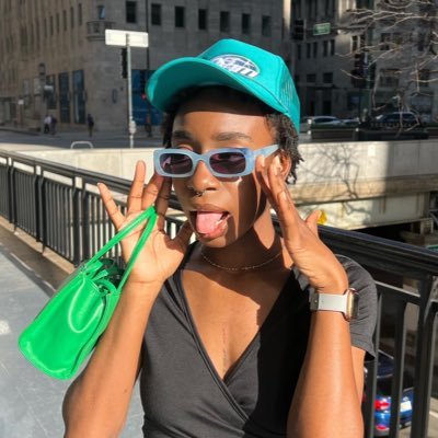 Praising God...cofounder of @blckrising | Community Organizing Editor @SouthSideWeekly | Teaching Artist @YoungChiAuthors | rest well Space Snow💙 she/they