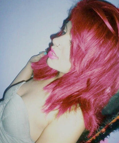 nome: Sabrina K.capricorniana, 16 anos (viciada em SUPERNATURAL)escola: Ary,  Casada com @_SeuLobo, sigam me os bons' quee eu seguirei de voltaa' :* bjoo gnt (: