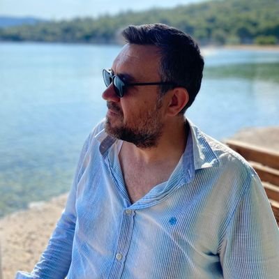 esmanali45's profile picture. 