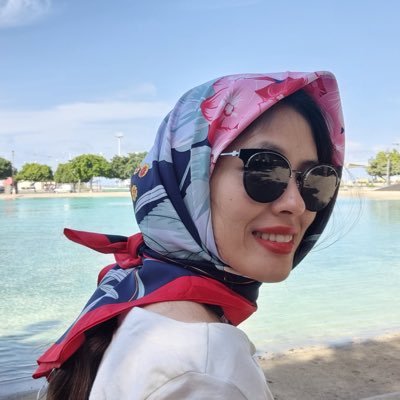 threedots_123's profile picture. Amateur puppeteer, corgi enthusiast, cat lover, student, dreamer, believer, person. Sometimes I evaluate other people's skin for a living.